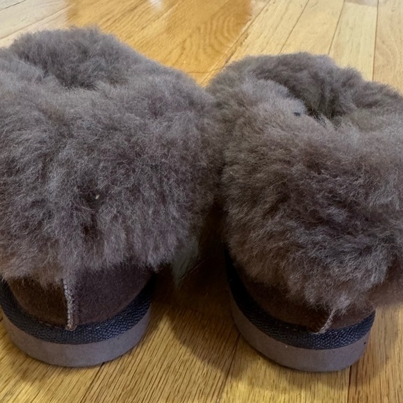 Super Cozy Brown Shearling Slippers - Picture 2 of 8